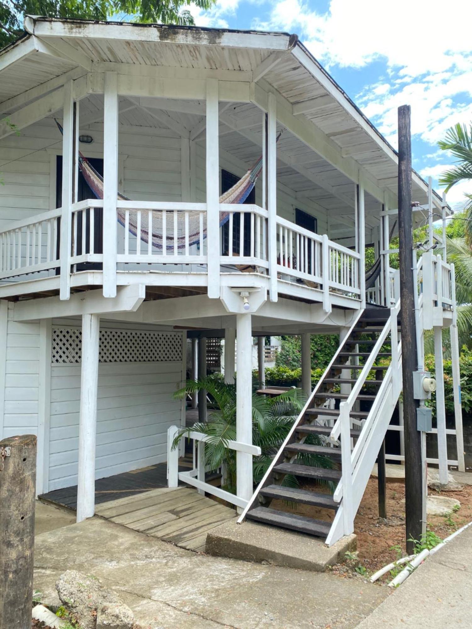 Loto'S House Hotel West End Exterior photo